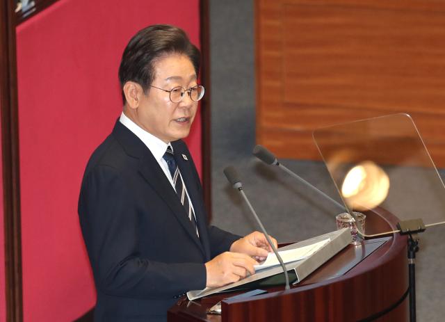 이재명 대통령이 지난달 26일 국회 본회의장에서 추가경정예산 시정연설을 하고 있다 사진연합뉴스