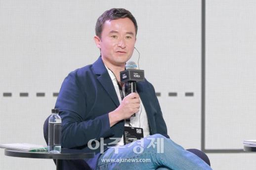 [포토] 패널 토크하는 ​​​​​​​사이먼 토쿠미네(Simon Tokumine) 구글 랩스 디렉터