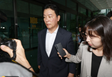 김성훈 전 경호처 차장, 내란 특검 조사 출석