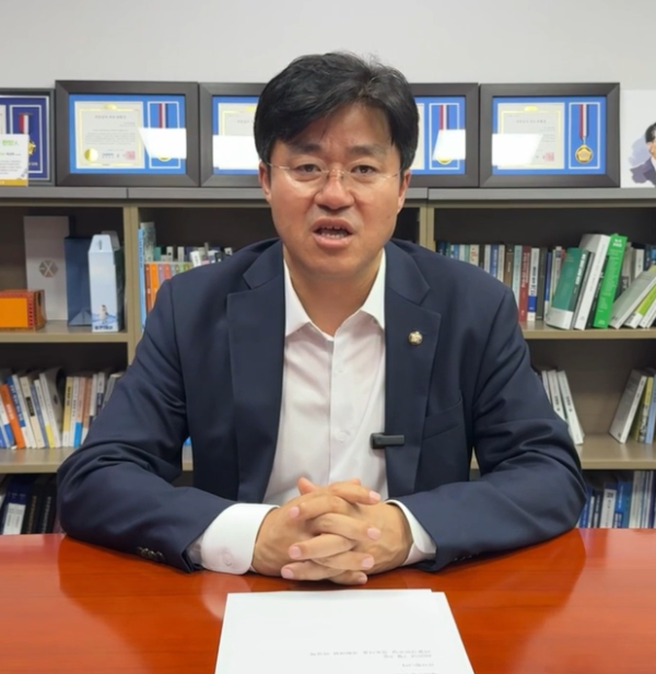 박상혁 더불어민주당 의원이 3일 2025 제16회 소비자정책포럼 영상 축사를 하고 있다 사진박상혁 더불어민주당 의원
