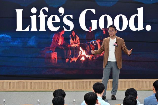 LG Electronics sharpens focus on AI, robotics under CEO William Cho