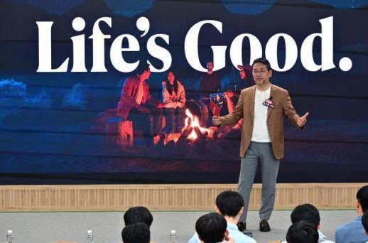 LG Electronics sharpens focus on AI, robotics under CEO William Cho