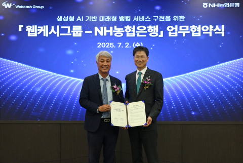 웹케시그룹과 NH농협은행이 생성형 AI 기반 뱅킹서비스 구현을 위한 업무협약을 체결했다 왼쪽부터 웹케시그룹 석창규 회장 NH농협은행 강태영 은행장 사진웹케시
