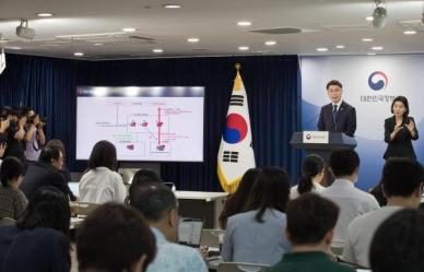 SKT 위약금 면제 거부 시 등록 취소… 정부, 초강수 칼 빼들었다