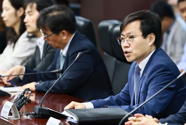 여한구 산업통상자원부 통상교섭본부장이 3일 서울 종로구 한국무역보험공사 대회의실에서 열린 제48차 통상추진위원회를 주재하고 있다 202573 사진산업통상자원부