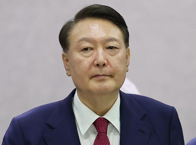 與 