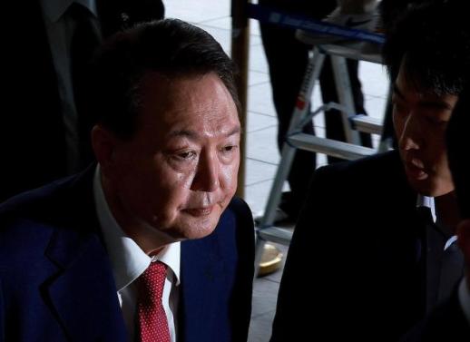 Special counsel team seeks arrest warrant for Yoon Suk Yeol