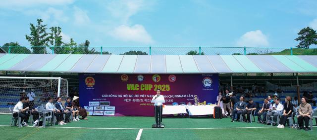 Ông An Vũ Bình Bí thư thứ hai Đại sứ quán Việt Nam tại Hàn Quốc phát biểu khai mạc giải đấu ẢnhHội Người Việt Nam tại Chungnam