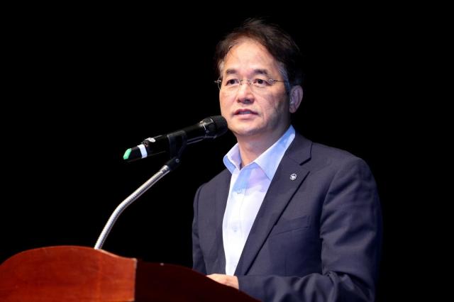 이동환 고양시장이 지난 4일 고양어울림누리 별모래극장에서 ‘2025년 지방세유공자의 날’ 기념식에서 인사말을 하고 있다 사진고양시