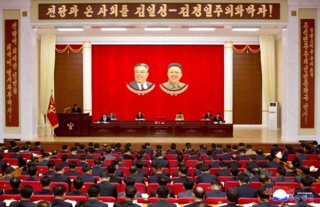 N. Korea steps up tribute efforts ahead of Kim Il-sungs 31st death anniversary