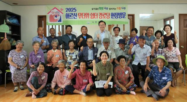 윤병태 나주시장이 7일 금천면 무더위쉼터를 찾아 시민 불편이 무엇인지 살폈다사진나주시