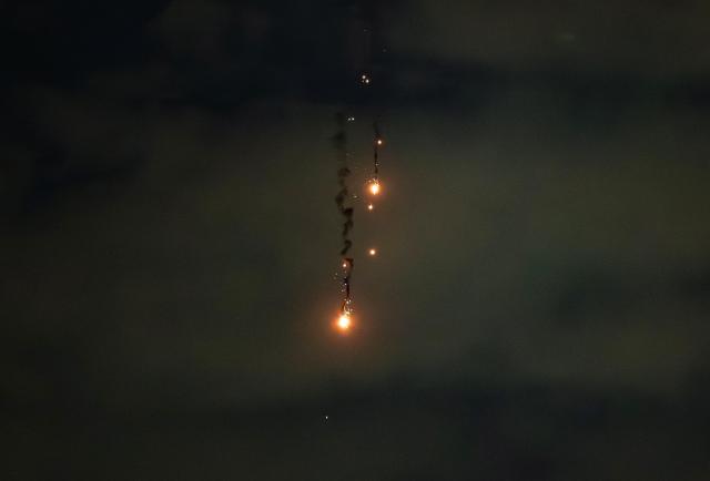 지난 4일현지시간 우크라이나 키이우 상공에서 러시아의 드론 공격 도중 드론이 폭발하는 장면이 포착됐다 사진로이터·연합뉴스
