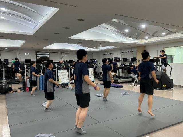 포스코 포항제철소 임직원들이 8주 운동 프로그램에 참여하고 있다 사진포항제철소