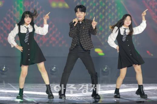 [포토] 멋진 무대 선보이는 김선준(더트롯쇼)