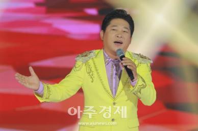 [포토] 멋진 무대 선보이는 박상철(더트롯쇼)
