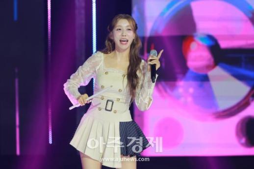 [포토] 멋진 무대 선보이는 두리(더트롯쇼)