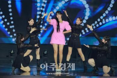 [포토] 멋진 무대 선보이는 강혜연(더트롯쇼)