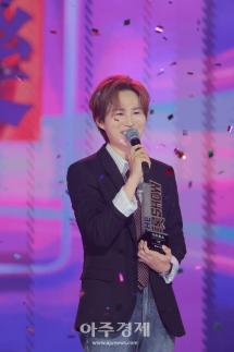 [포토] 김희재, 바랑으로 더트롯쇼 1위