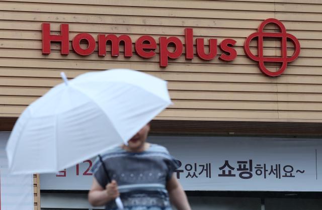 법원 홈플러스 회생계획 인가 전 MA·매각주간사 선정 허가
서울연합뉴스 윤동진 기자 법원이 홈플러스의 회생계획 인가 전 인수합병MA 신청을 허가했다 서울회생법원 회생4부는 20일 홈플러스의 인가 전 MA 추진과 매각주간사 선정 허가 결정을 내렸다 사진은 이날 서울의 한 홈플러스 매장 2025620
monynacokr2025-06-20 161906
저작권자 ⓒ ㈜연합뉴스 무단 전재 재배포 금지 AI 학습 및 활용 금지저작권자 ⓒ ㈜연합뉴스 무단 전재 재배포 금지 AI 학습 및 활용 금지