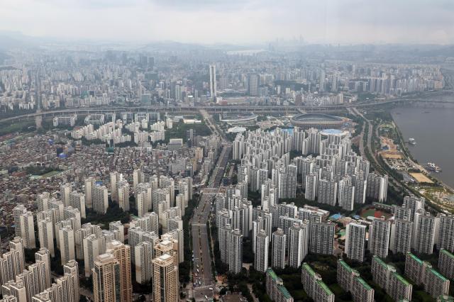 政策收紧难抑房价涨势 近半数受访者仍看涨