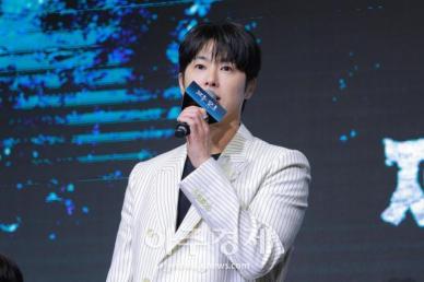 [포토] 인사말 하는 정윤호