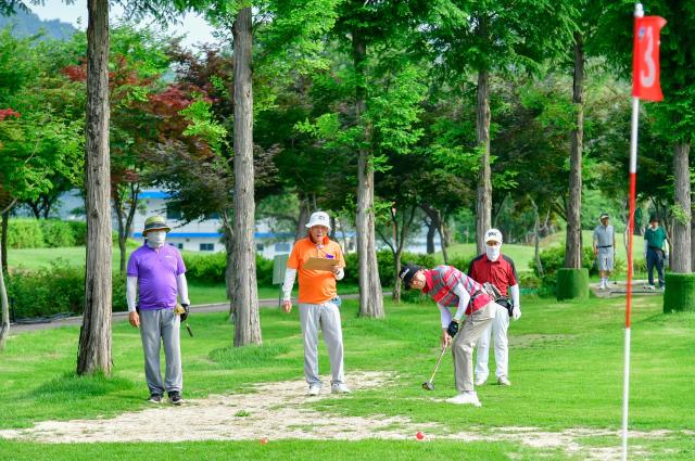 2025 MBN-화천군 암 극복 건강 전국 파크골프 대회 1차 예선이 8일 화천군 하남면 산천어 파크골프장에서 열렸다사진화천군