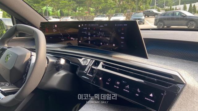 푸조 올 뉴 3008 하이브리드 내부사진김지영 기자