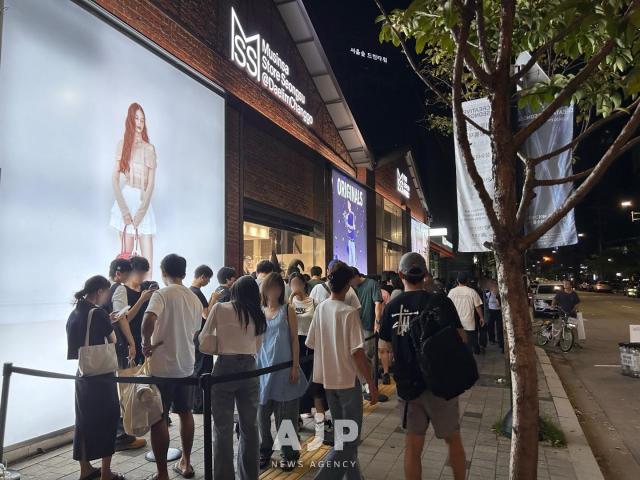 Queue of customers waiting outside Musinsa store AJP Candice Kim