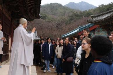 [여행, 교육이 되다] 휴가와 학습 결합한 런케이션 확산
