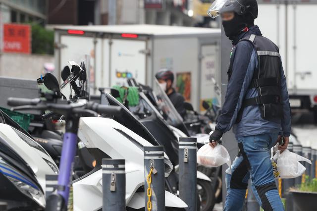 "民生红包"能否"券"动经济？ 外卖商户难分一杯羹