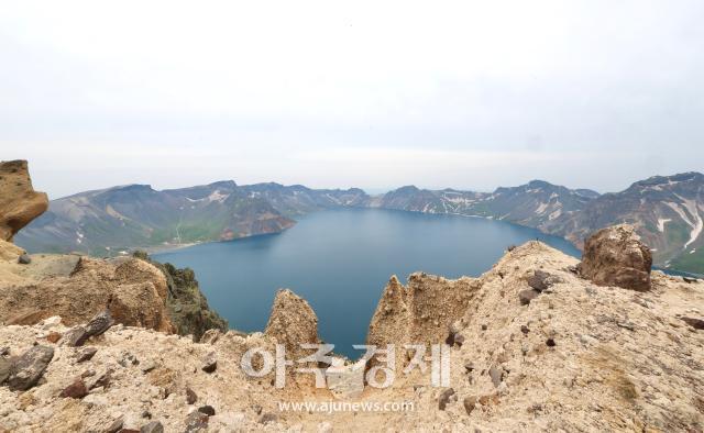 6월 27일 백두산 정상북파에서 바라본 천지의 모습 AJP 한준구 사진기자