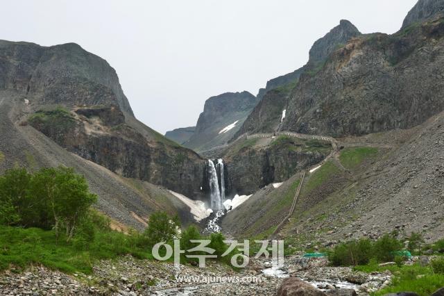 6월 27일 백두산의 장백폭포 AJP 한준구 사진기자