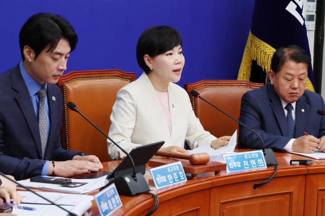 전현희 더불어민주당 전현희 최고위원이 지난달 25일 국회에서 열린 최고위원회의에서 발언하고 있다 사진연합뉴스