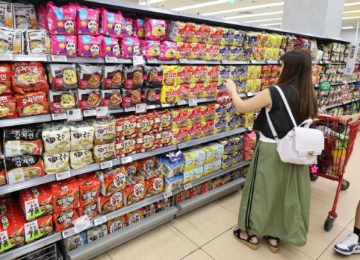 Korean instant noodle firms Samyang, Nongshim poised for strong earnings
