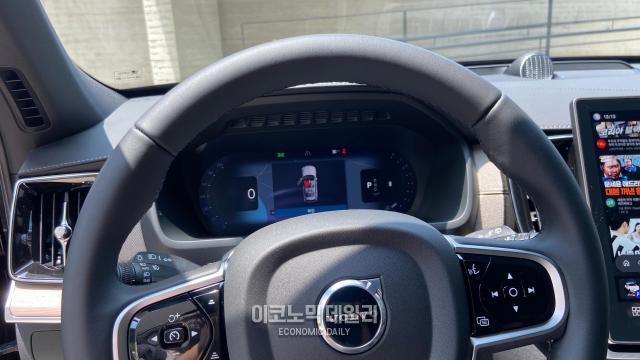 볼보 XC90 스티어링 휠사진김지영 기자