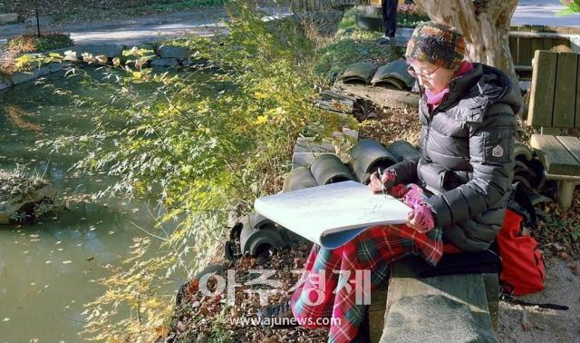 꽃길문인화 동아리를 운영하며 지역문화의 뿌리를 다져온 그의 진심이 이번 수상을 더욱 의미 있게 만들었다사진아주글로벌아트페어