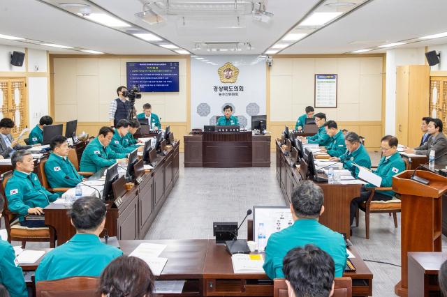 경상북도의회 농수산위원회 회의 장면 사진경상북도의회