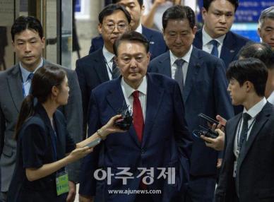 [포토] 구속심사 마치고 서울구치소 향하는 윤석열 전 대통령