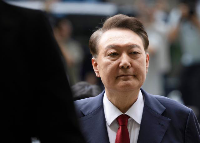 12·3 비상계엄과 관련해 특검의 수사를 받는 윤석열 전 대통령이 9일 서울 서초구 서울중앙지법에서 열린 영장실질심사에 출석하고 있다 사진연합뉴스