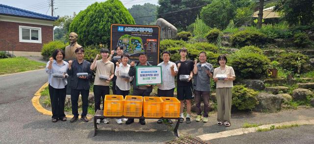 순천시는 SOS어린이마을45팩과 성신원25팩 평화로운집10팩을 직접 방문해 친환경 블루베리를 전달했다 사진순천시