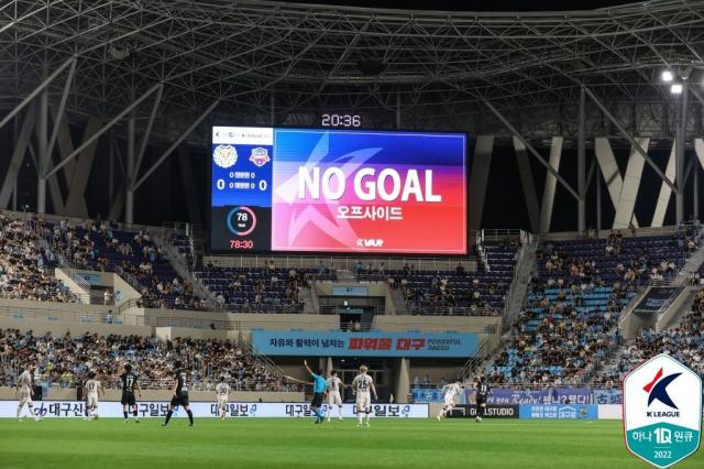 대한축구협회와 한국프로축구연맹은 8월 중 VAR PA 제도의 K리그 정식 도입을 검토할 계획이다 사진한국프로축구연맹