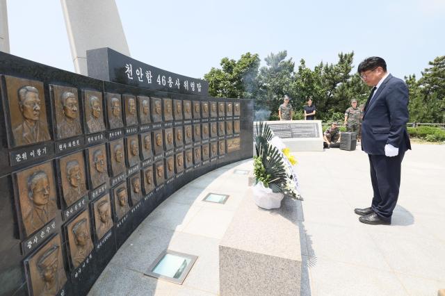 도성훈 인천광역시교육감이 백령도 찾아 천안함 위령탑 참배ㆍ해병대 국군장병 격려했다 사진인천시교육청
