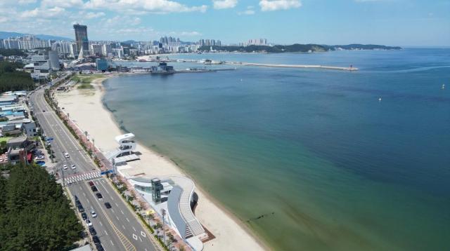 18년 만에 개장을 앞두고 있는 포항 송도해수욕장 전경 사진포항시