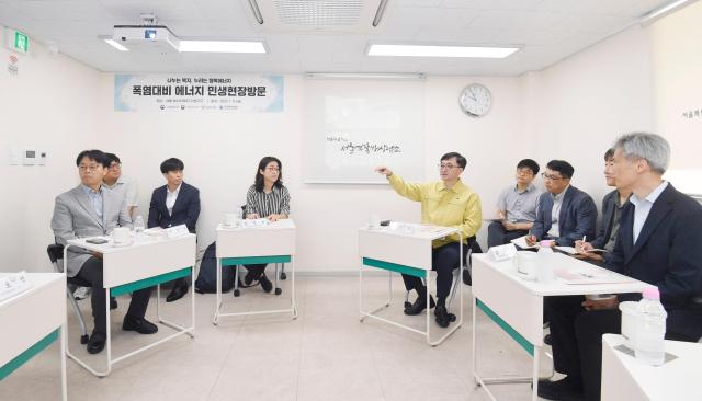 쪽방촌 찾은 임기근 차관 폭염 취약 가구 선제적 지원해야