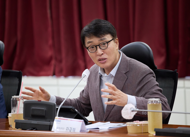 안광현 스마트제조혁신추진단장이 제조AI센터의 중요성에 대해 발언하고 있다 사진중소기업기술정보진흥원
