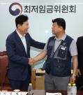 최저임금, 17년 만의 합의에도…저임금 노동자 생계비 턱없이 부족 반발