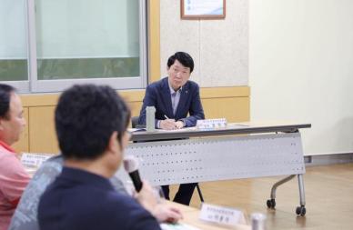 김민철 원장, 오산·화성서 소상공인 현안 점검 정담회 열어…통큰 세일 등 의견 청취