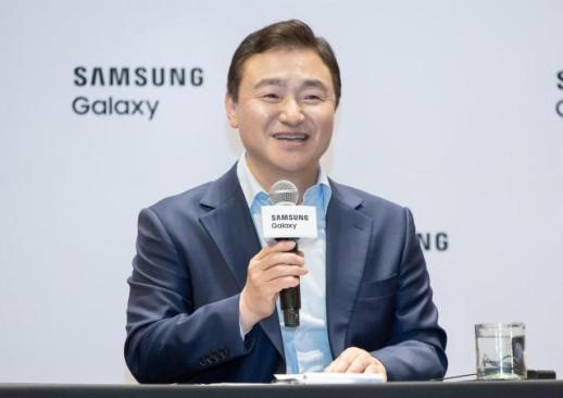 三星年内推出三折手机与XR头显 Galaxy AI免费升级覆盖4亿设备
