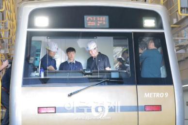 [포토] 오세훈 서울시장, 폭염특보 속 9호선 차량기지 점검