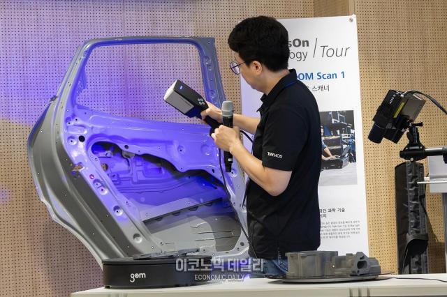 10일 경기도 수원시 수원컨벤션센터에서 열린 티모스 테크데이THYMOS TECH DAY에서 ZEISS의 최신 3D 측정 솔루션의 라이브 데모가 진행되고 있다 사진박명섭 기자
